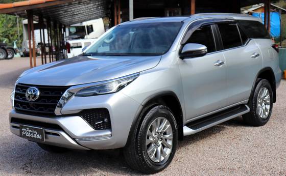 TOYOTA HILUX SW4 2.8 D-4D TURBO DIESEL SRX 7L 4X4 AUTOMÁTICO